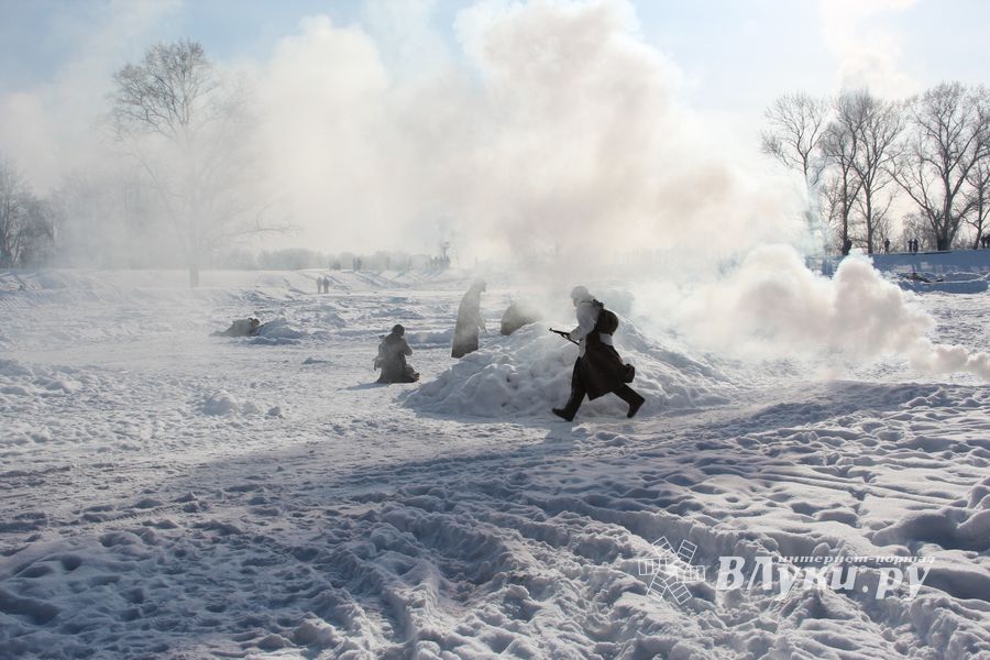 В Великих Луках реконструировали подвиг Александра Матросова (12+)(ФОТО)