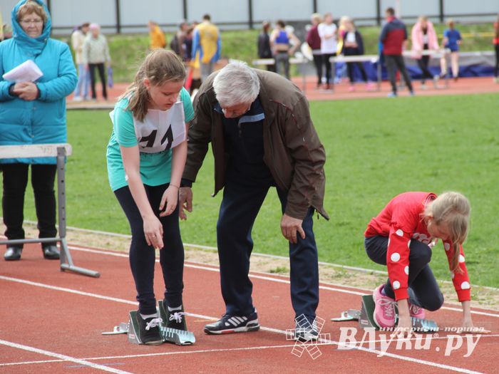 В Великих Луках проходят соревнования «Шиповка юных» (ФОТО)