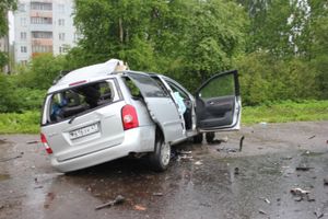 На трассе Санкт-Петербург-Невель произошло смертельное столкновение легковушки и грузовика (фото)