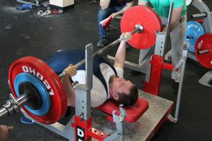 В Великих Луках состоялись Чемпионат и Первенство Псковской области по жиму штанги лежа (ФОТО)