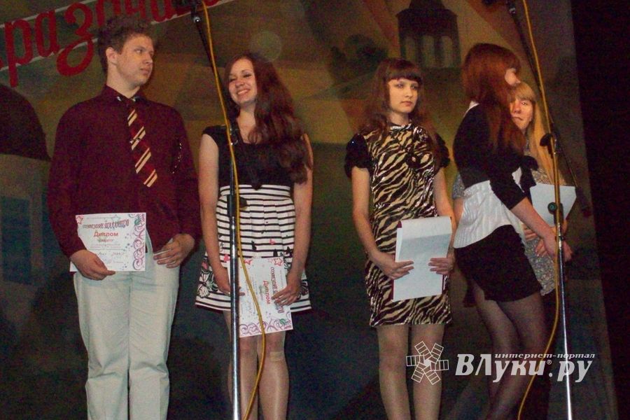 Великолукская школа № 2 торжественно подвела итоги года 