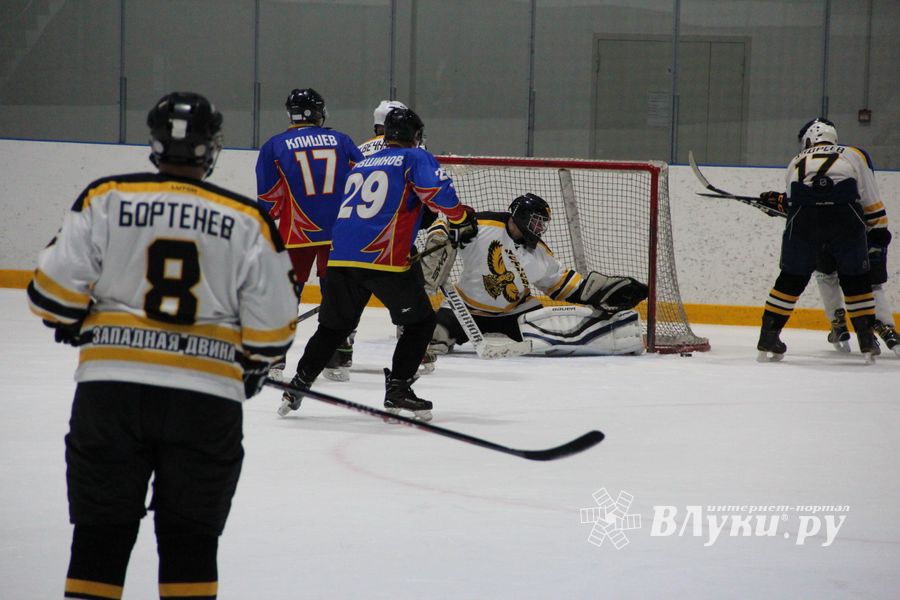 Великолукские хоккеисты одержали победу на домашнем льду (ФОТО)