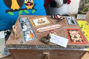 В школе №13 проходит выставка творческих работ учащихся (ФОТО)