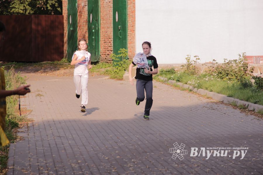 В Великих Луках состоялись соревнования «Шиповка юных» (фото)