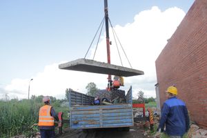 Расчистка местности для строительства путепровода в Великих Луках продолжается (ФОТО)