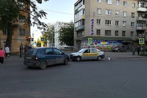 На ул. Ботвина в Великих Луках произошло ДТП (ФОТО)