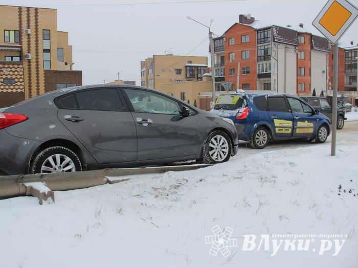 ДТП на улице Гражданской в Великих Луках (ФОТО)