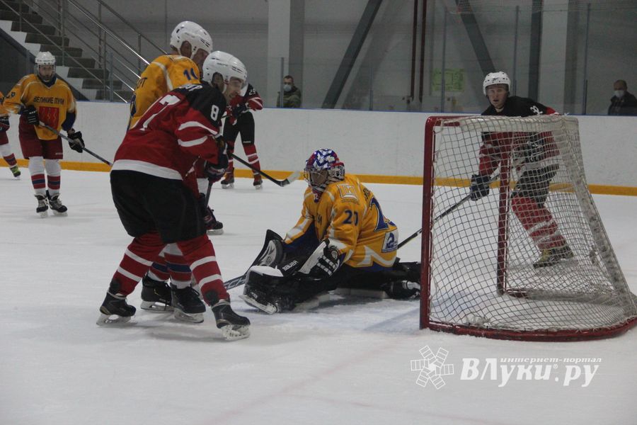 Хоккейные матчи чемпионатов города Великие Луки и Псковской области по хоккею прошли в СОК «Айсберг» (ФОТО)