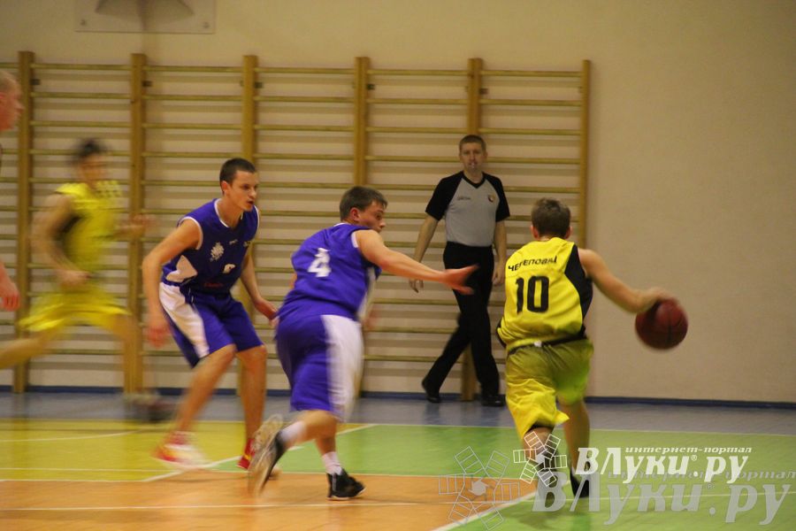 В Великих Луках проходят игры Чемпионата АСБ (фото)