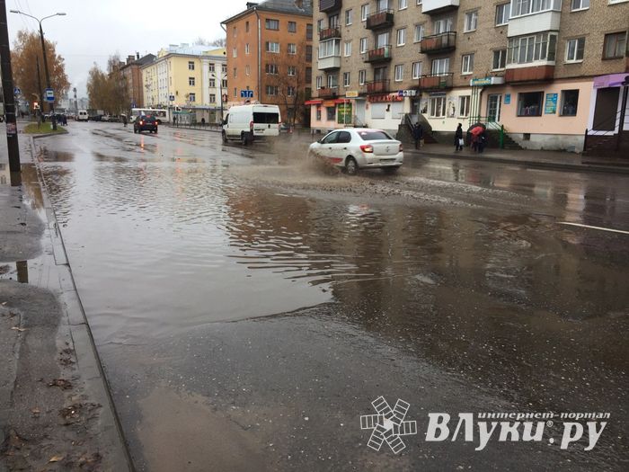 Великие Луки поплыли (ФОТО + ВИДЕО)