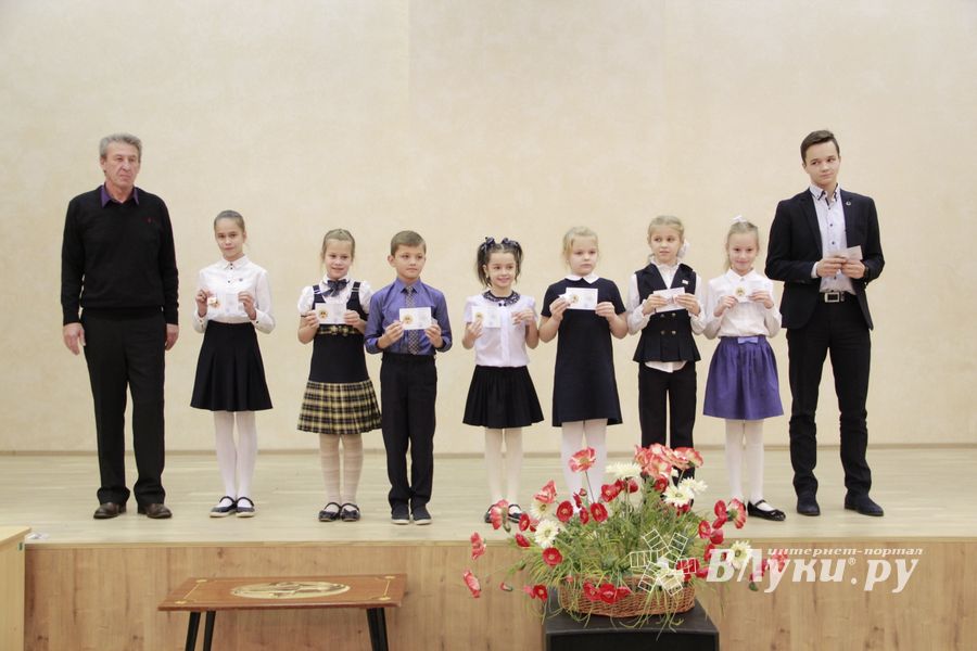 В великолукской школе № 13 чествовали лучших в спорте и учебе (ФОТО)