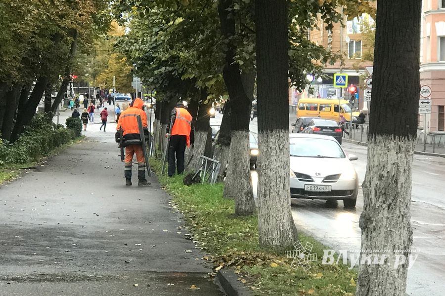 На пр. Октябрьском устанавливают ограждения (ФОТО)