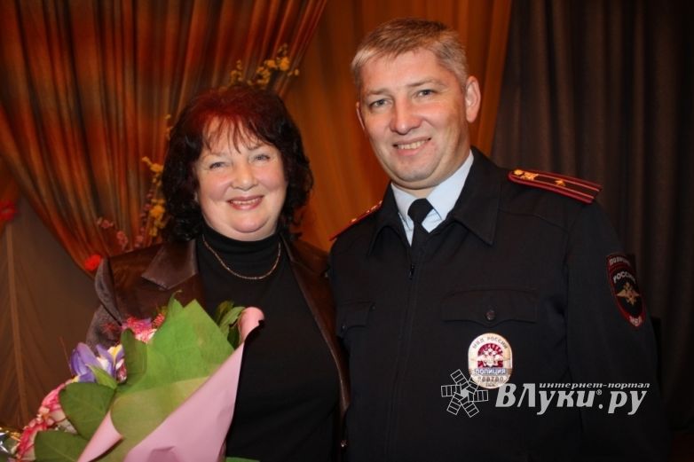 Накануне Дня матери состоялась встреча руководства УМВД России по Псковской области с матерями сотрудников полиции (фото)