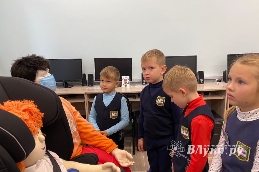 Первоклашек посвятили в пешеходы