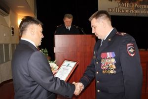 Лучших сотрудников чествовали сегодня в УМВД России по Псковской области (фото)