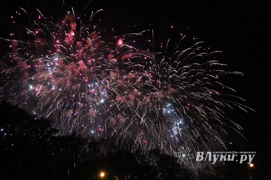 Салют в Великих Луках (ФОТО)