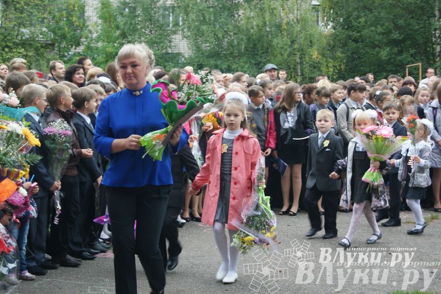 Школы города отметили 1 сентября (фото)