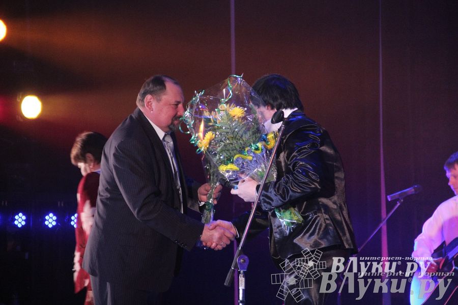 В ДК ЛК состоялся концерт Юрия Михайлова