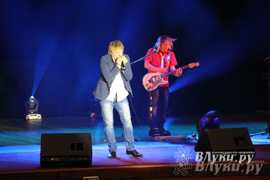 ДК ЛК Великие Луки: Две звезды в одном концерте (фото)