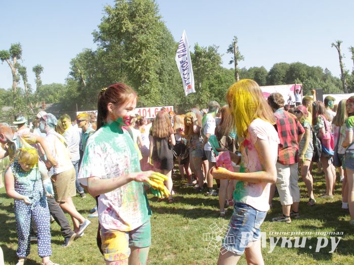 Яркие эмоции «ColorFest» в Великих Луках (ФОТО)