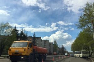 В Великих Луках ремонтирую дороги (ФОТО)