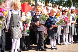 Самую многочисленную школу Великих Лук пополнили 116 первоклассников (ФОТО)