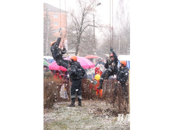 В Великих Луках сожгли Масленицу (фото)