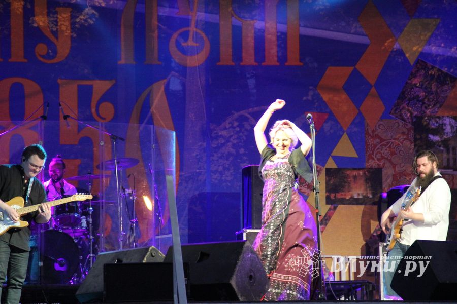 Людмила Чурсина и Пелагея поздравили Великие Луки с 850-летием (ФОТО)