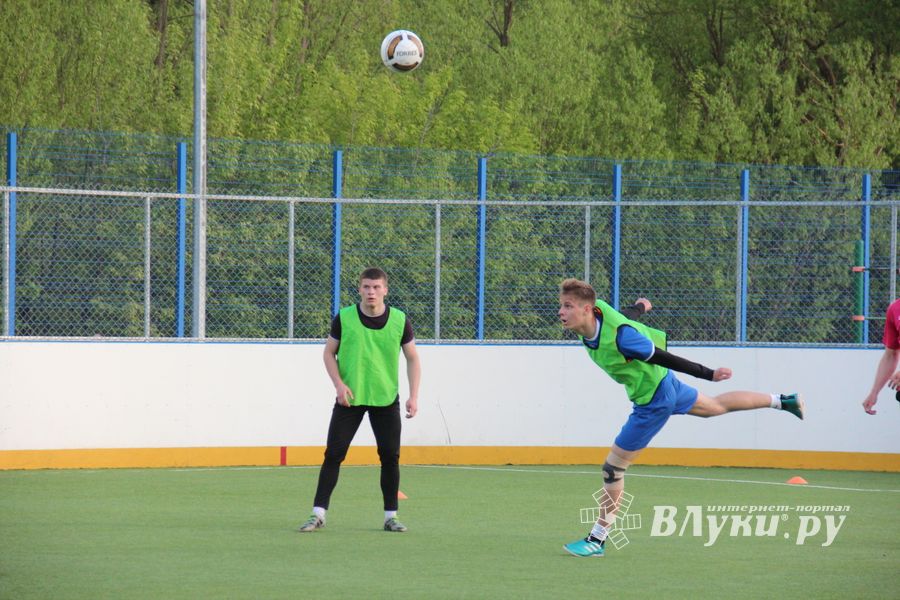 В Великих Луках прошёл Чемпионат по дворовому футболу (ФОТО)