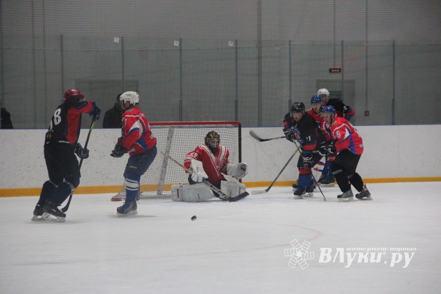 Памятный турнир по хоккею прошел в великолукском «Айсберге» (ФОТО)
