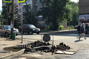 На Первомайской в Великих Луках ведутся ремонтные работы (ФОТО)