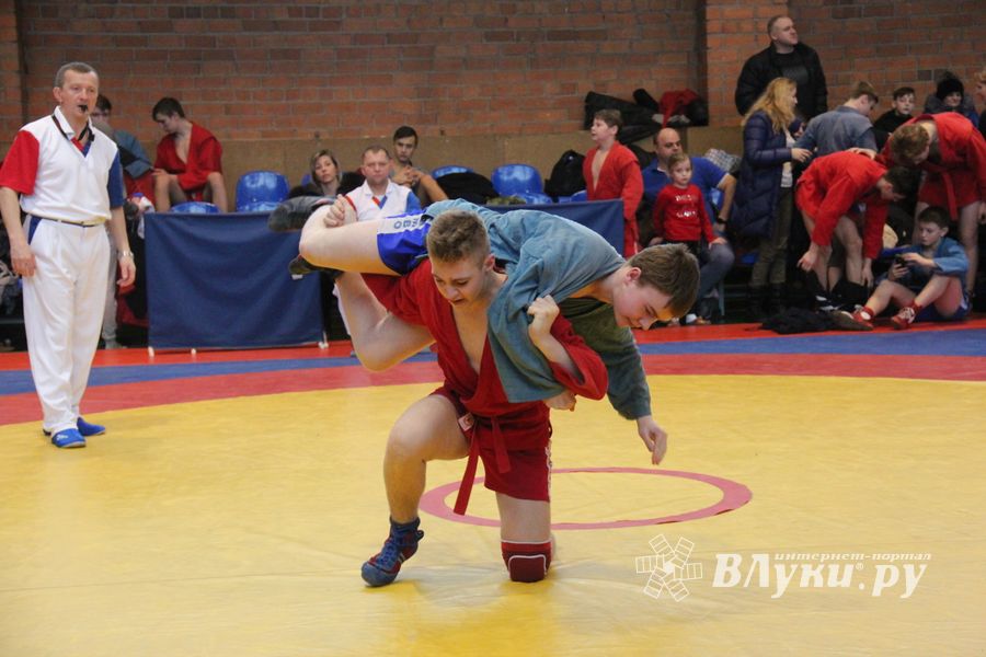 В Великих Луках прошли соревнования по самбо (ФОТО)