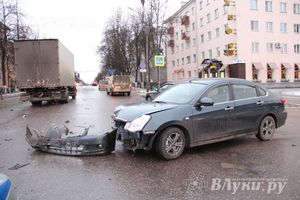 В Великих Луках у моста произошло ДТП (фото)