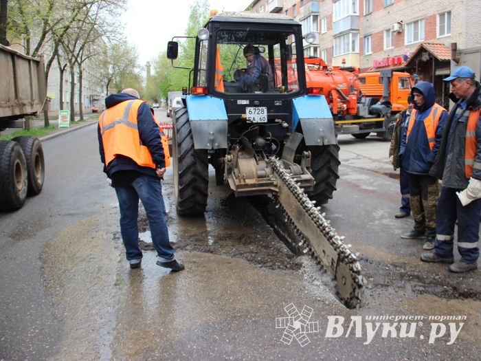 На Ставского устраняют прорыв в водопроводе (ФОТО)
