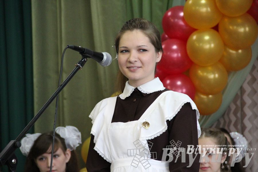 «Последний звонок» в школах Великих Лук