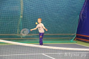 В СК «Ника» проходит открытый городской турнир по большому теннису (фото)