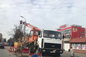 Возле Смоленского рынка завершают замену канализационной трубы (ФОТО)