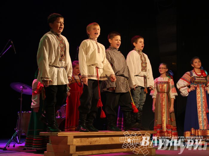 В Великих Луках прошел фестиваль живой музыки «Ставим на аватарках небо» (фото)