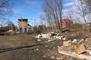 На набережной Лазавицкой угрожающе растёт помойка (ФОТО)