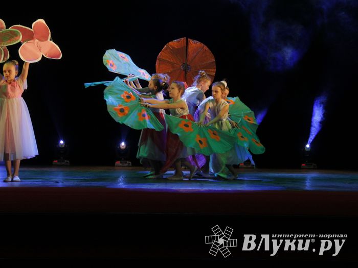 Великие Луки встретили День танца (ФОТО)