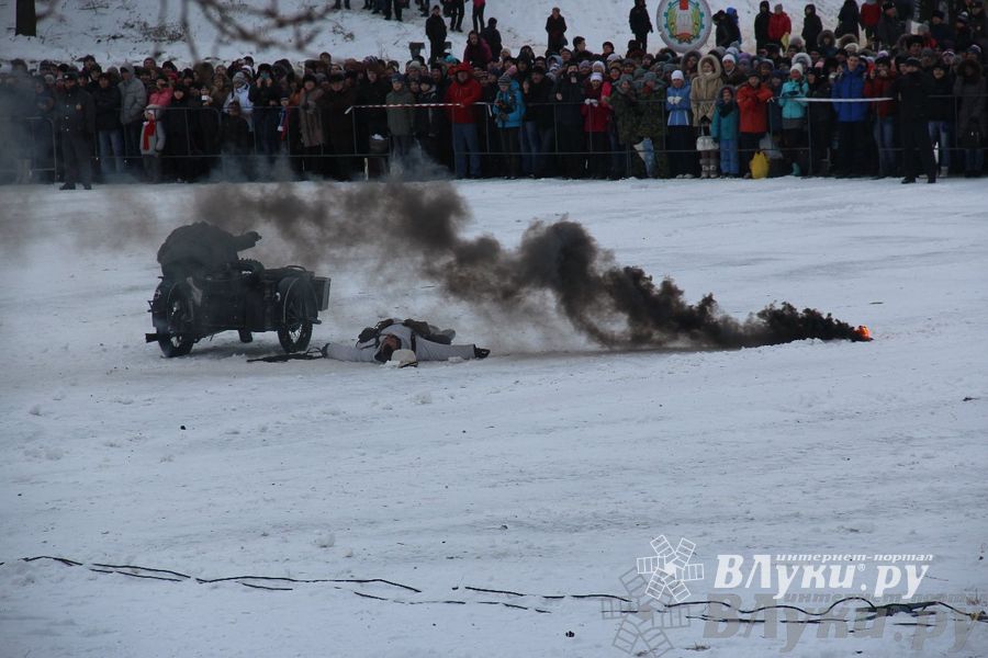 Реконструкция битвы за освобождение Великих Лук