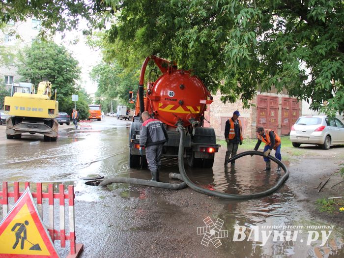 Авария в сетях водопровода на проспекте Гагарина (ФОТО)