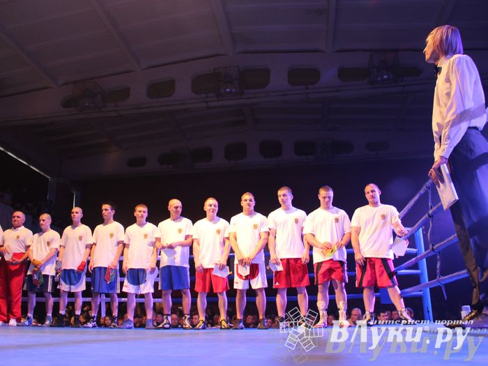 В Великих Луках состоялась матчевая встреча по боксу