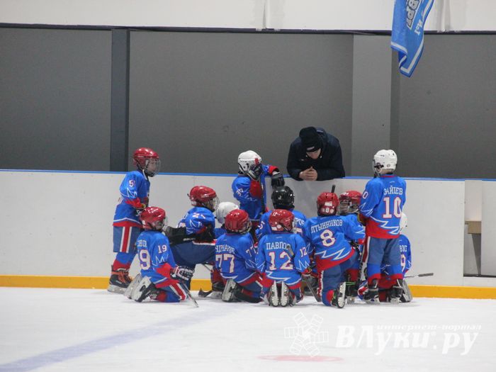 Детский турнир по хоккею прошел в Великих Луках (ФОТО)