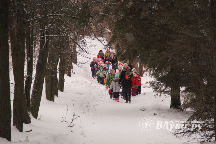 ​Юные великолучане отдали дань памяти героям-железнодорожникам (ФОТО)