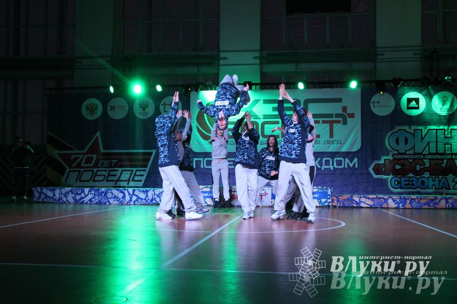 В Великих Луках прошли финальные игры Чемпионата ШБЛ «КЭС-БАСКЕТ» (фото)