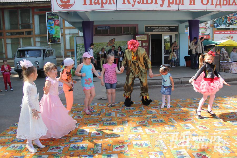 День защиты детей отпраздновали В Великих Луках (фото)