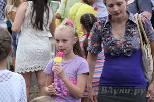 ​В Великих Луках сказочный «Праздник мороженого» подарил радость детям