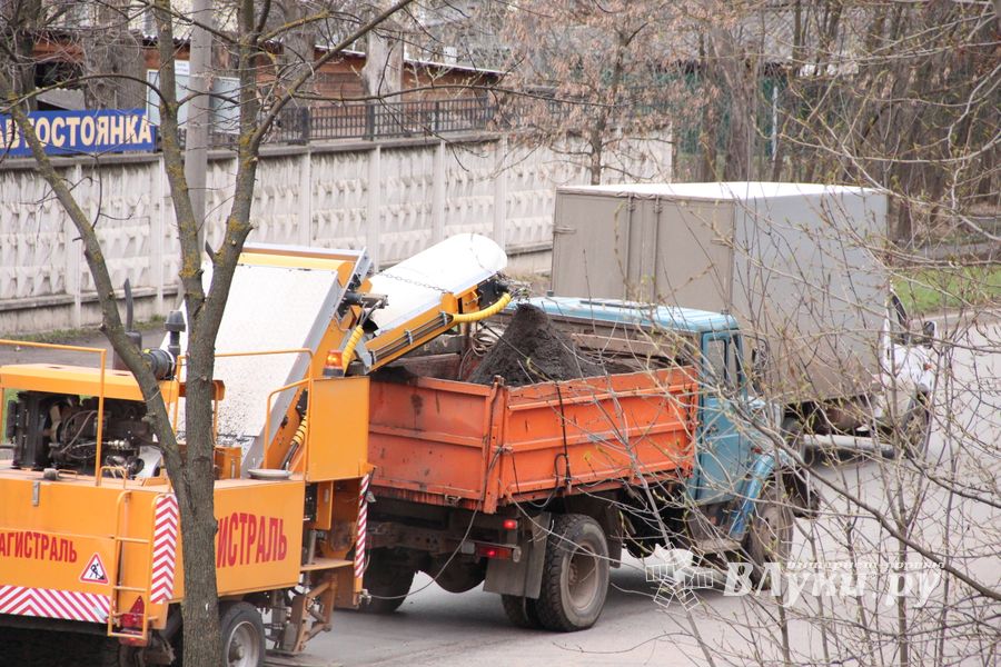 В Великих Луках на Гагарина замечена новая машина для уборки