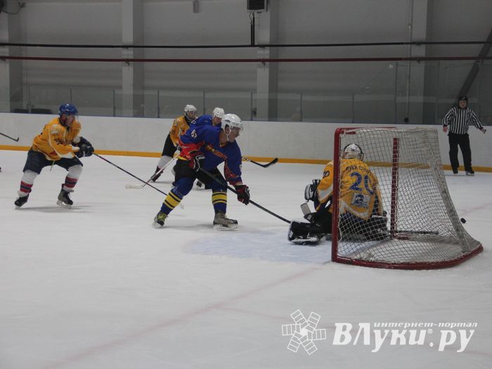 Великолукские хоккейные клубы провели матч в рамках чемпионата города (ФОТО)